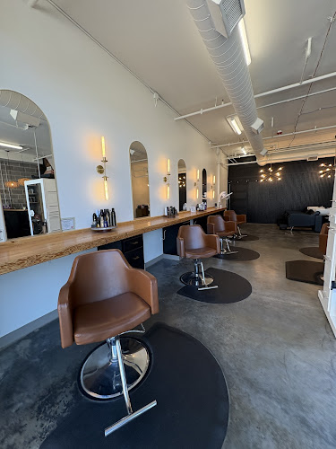 Salon H. Ross at Pinnacle Heights